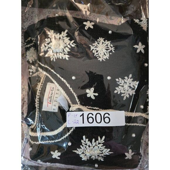 Black & White Snowflake Pattern Cardigan Sweater With Christmas Trees cozy warm - Picture 9 of 12